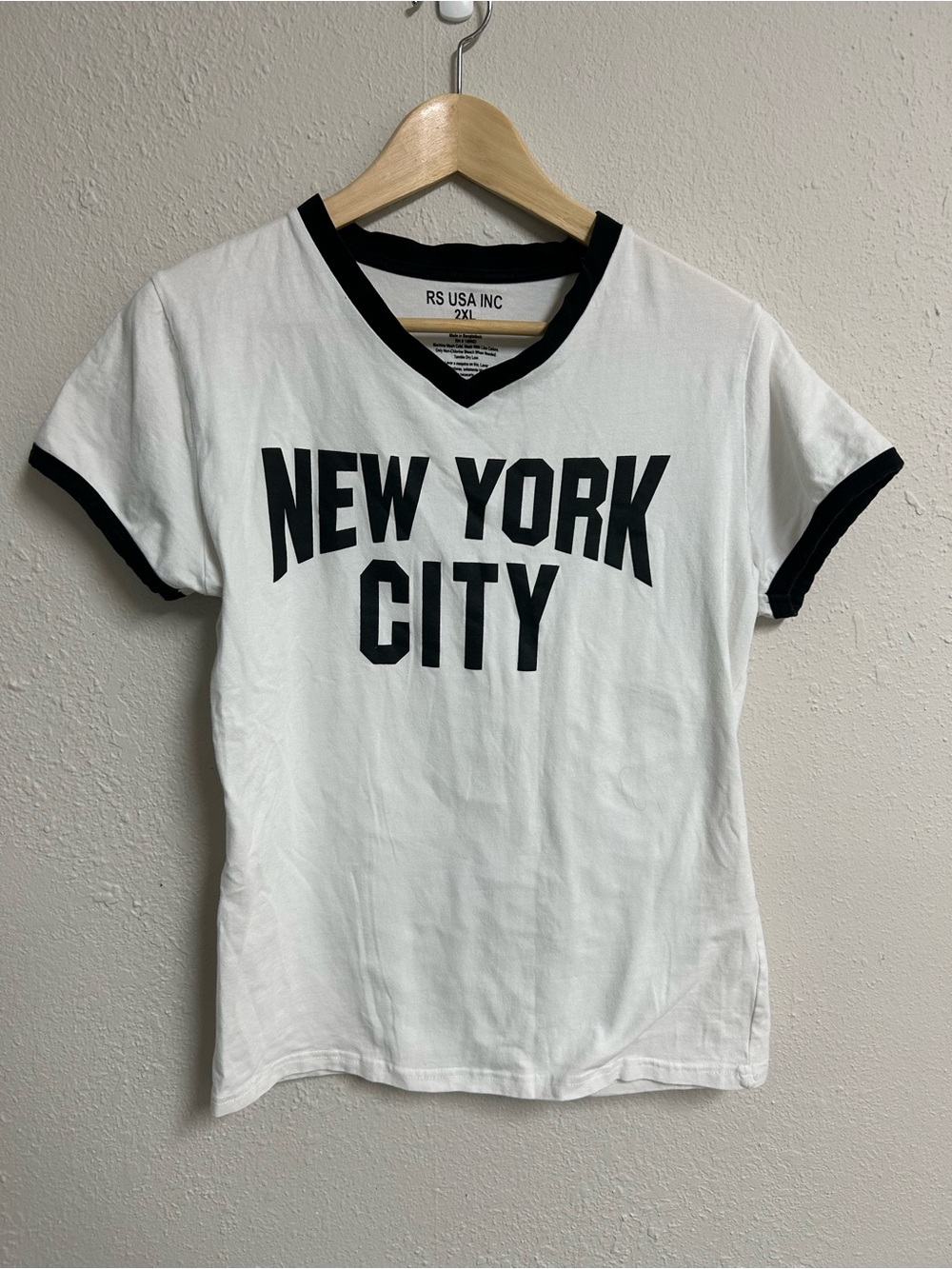 RS USA INC New York City Black White Graphic V-Neck Ringer T-Shirt 2XL